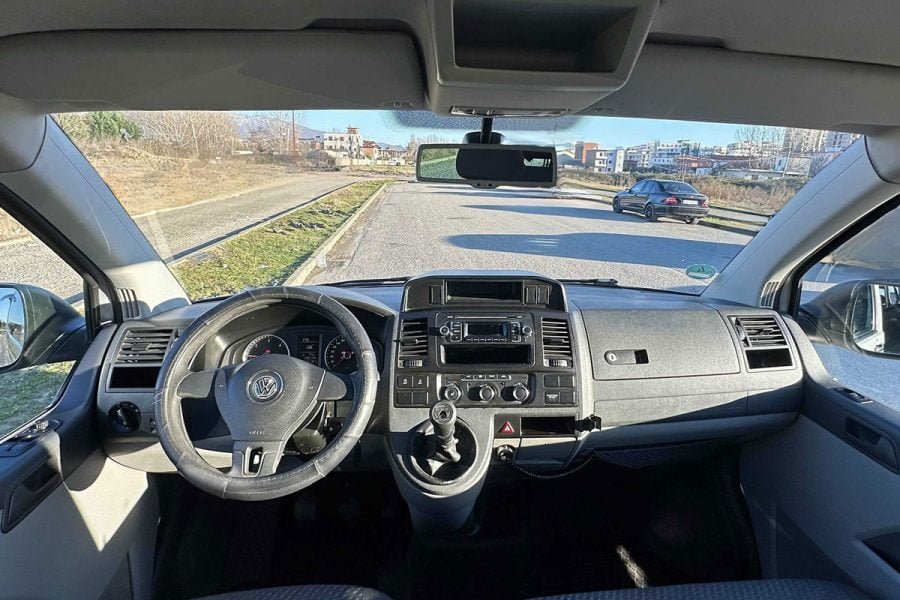 Volkswagen Caravelle Van